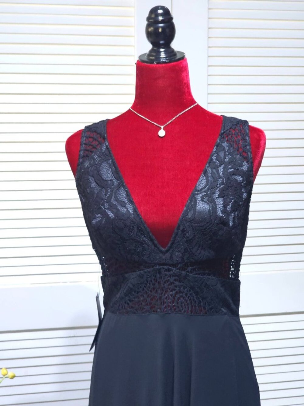 NWT Marciano Women's Black Lace Maxi Dress Sheer Overlay Deep V-Neck Sz 6 2562 - Picture 2 of 11